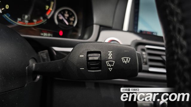 BMW 5-Series 2012 — photo 15