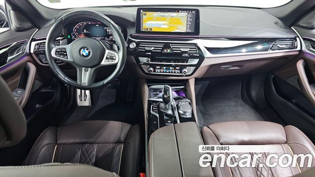 BMW 5-Series 2022 — photo 10