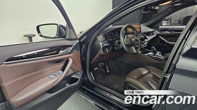 BMW 5-Series 2022 — photo 13