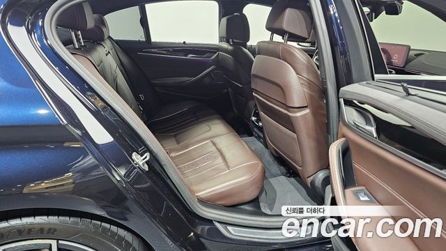 BMW 5-Series 2022 — photo 17