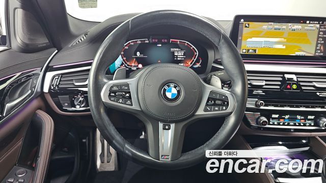 BMW 5-Series 2022 — photo 19