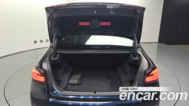 BMW 5-Series 2022 — photo 24