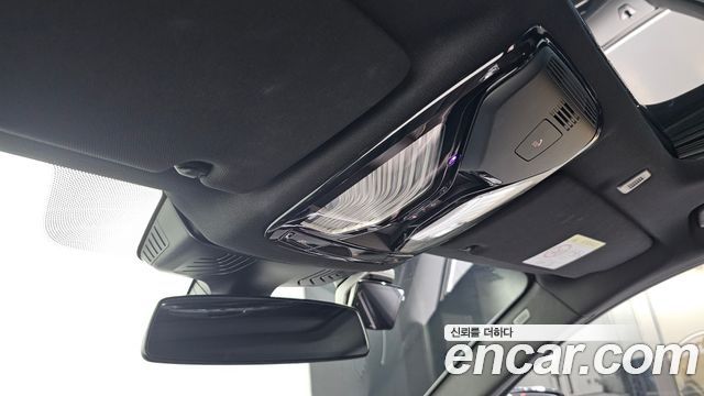 BMW 5-Series 2022 — photo 25