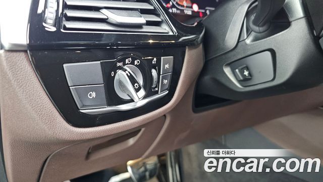 BMW 5-Series 2022 — photo 26