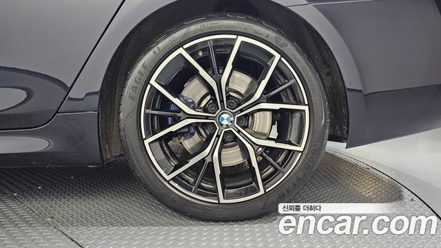 BMW 5-Series 2022 — photo 7
