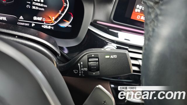 BMW 5-Series 2022 — photo 27