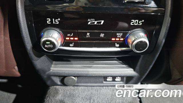 BMW 5-Series 2022 — photo 31