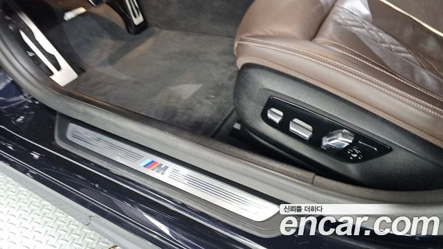 BMW 5-Series 2022 — photo 32