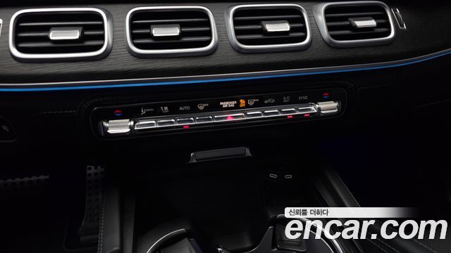Mercedes-Benz GLS-Class 2024 — photo 24