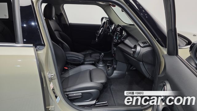 Mini Cooper 2020 — photo 17