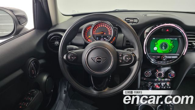 Mini Cooper 2020 — photo 19