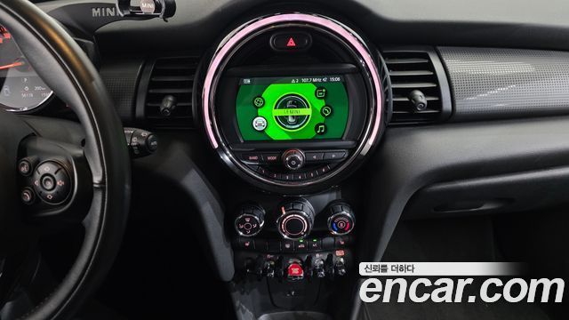Mini Cooper 2020 — photo 21