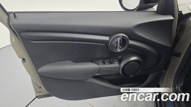 Mini Cooper 2020 — photo 14