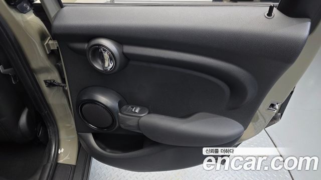 Mini Cooper 2020 — photo 15
