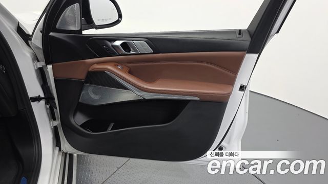 BMW X7 2021 — photo 14