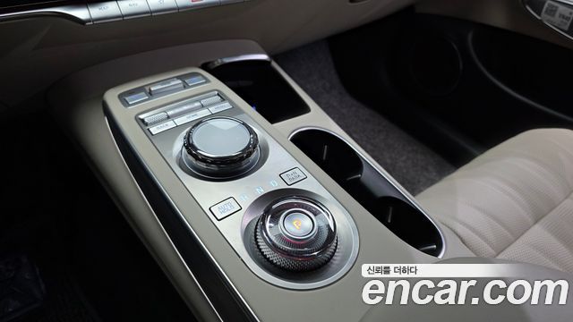 Genesis GV70 2024 — photo 12