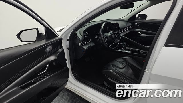 Hyundai AVANTE 2021 — photo 17