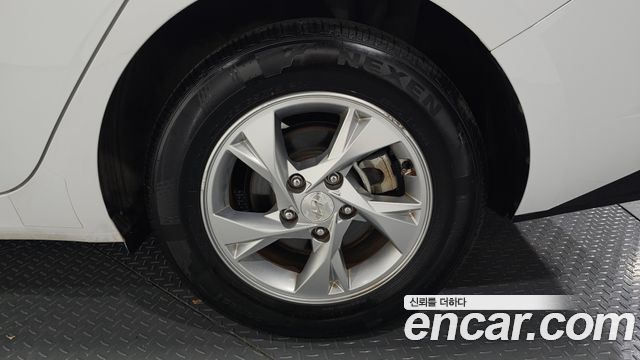 Hyundai AVANTE 2021 — photo 7