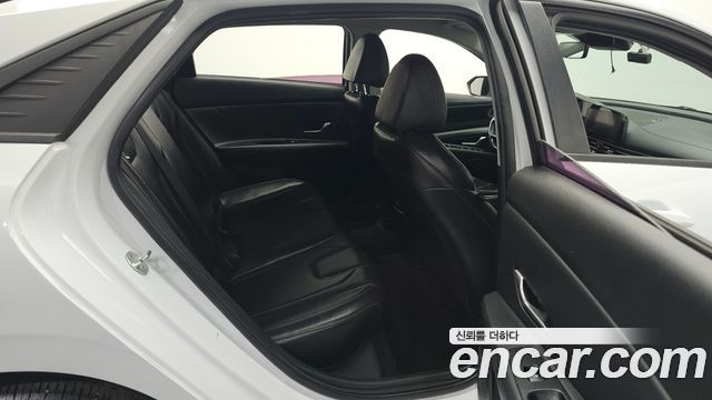 Hyundai AVANTE 2021 — photo 16