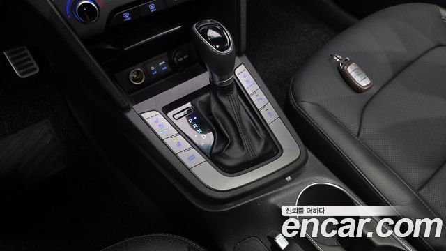 Hyundai AVANTE 2016 — photo 12