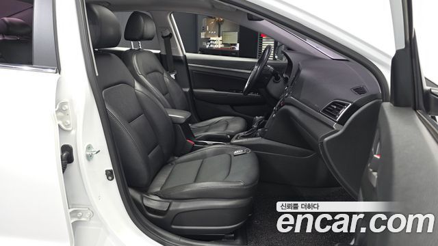 Hyundai AVANTE 2016 — photo 17