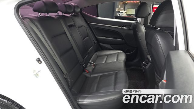 Hyundai AVANTE 2016 — photo 18
