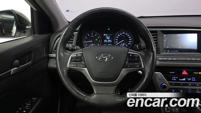 Hyundai AVANTE 2016 — photo 19