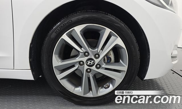 Hyundai AVANTE 2016 — photo 7