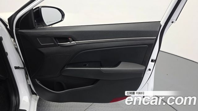 Hyundai AVANTE 2016 — photo 14