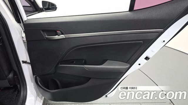Hyundai AVANTE 2016 — photo 15