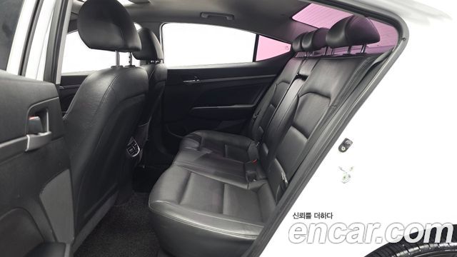 Hyundai AVANTE 2016 — photo 16