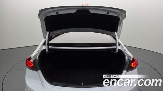 Hyundai AVANTE 2016 — photo 30