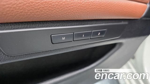 BMW 5-Series 2013 — photo 25