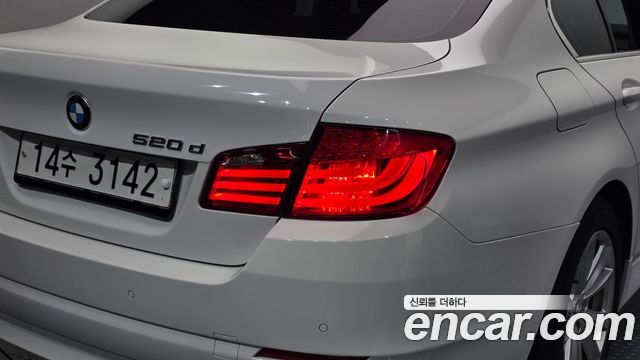BMW 5-Series 2013 — photo 9