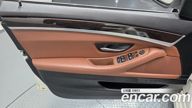 BMW 5-Series 2013 — photo 14