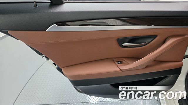 BMW 5-Series 2013 — photo 15