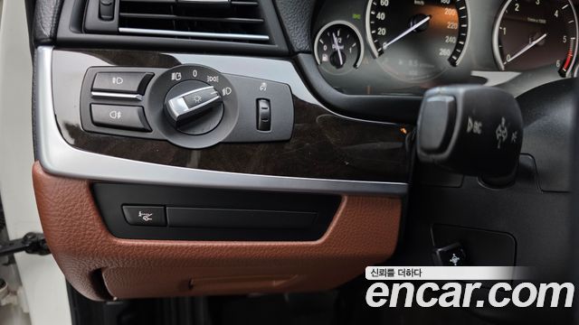 BMW 5-Series 2013 — photo 27