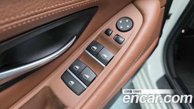 BMW 5-Series 2013 — photo 28