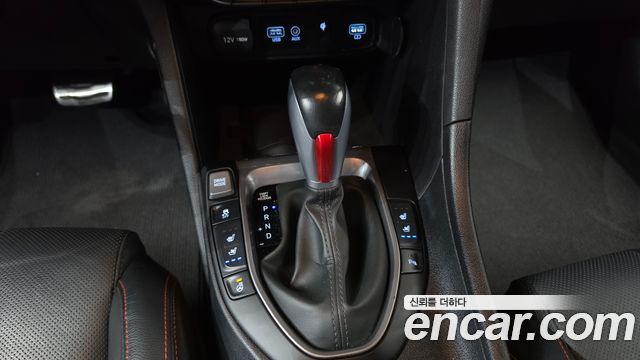 Hyundai Veloster 2018 — photo 12