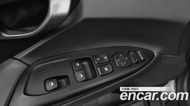 Hyundai Veloster 2018 — photo 29