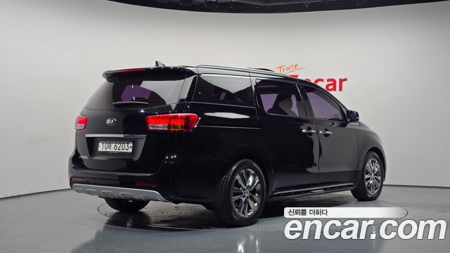 Kia Canival 2017 — photo 2
