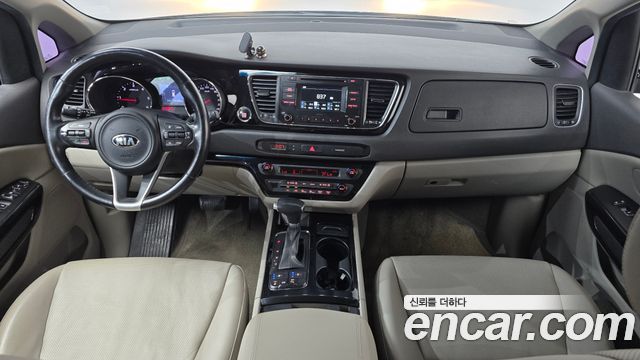 Kia Canival 2017 — photo 10