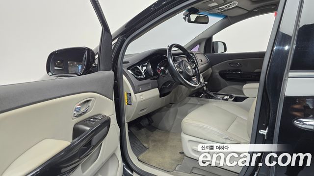 Kia Canival 2017 — photo 13