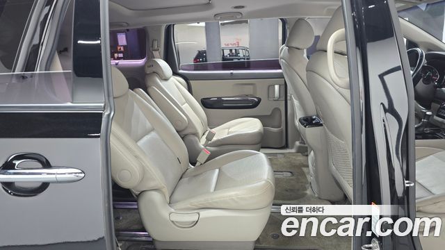 Kia Canival 2017 — photo 17
