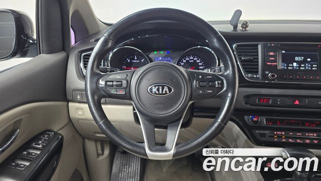 Kia Canival 2017 — photo 18