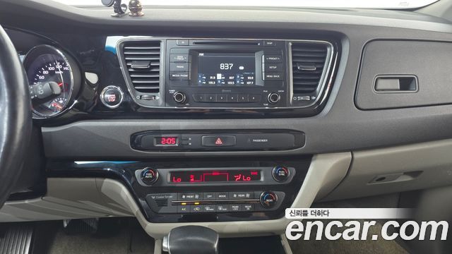 Kia Canival 2017 — photo 19