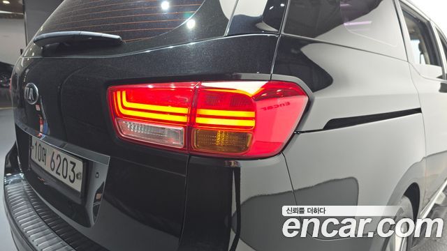 Kia Canival 2017 — photo 9