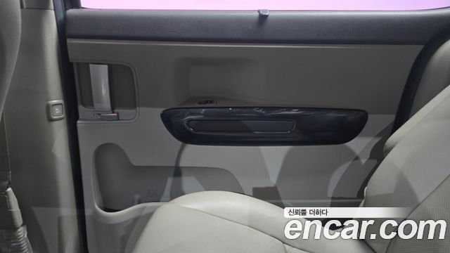 Kia Canival 2017 — photo 15