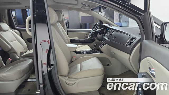 Kia Canival 2017 — photo 16