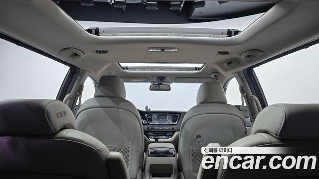 Kia Canival 2017 — photo 29